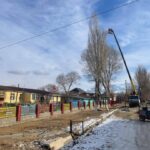 Соответствующие средства выделяются из местного бюджета, а полтонны угля розданы 40 малообеспеченным семьям села Барскоон.