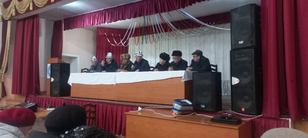 Read more about the article Барскоон айылынын тургундары менен жайыт маселелери жана мал акысы боюнча жыйын өткөрүлдү.