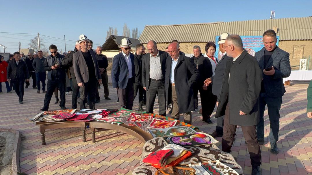 ТАРАПТАРДЫН БООРДОШТУК КЫЗМАТТАШУУСУ УЛАНУУДА